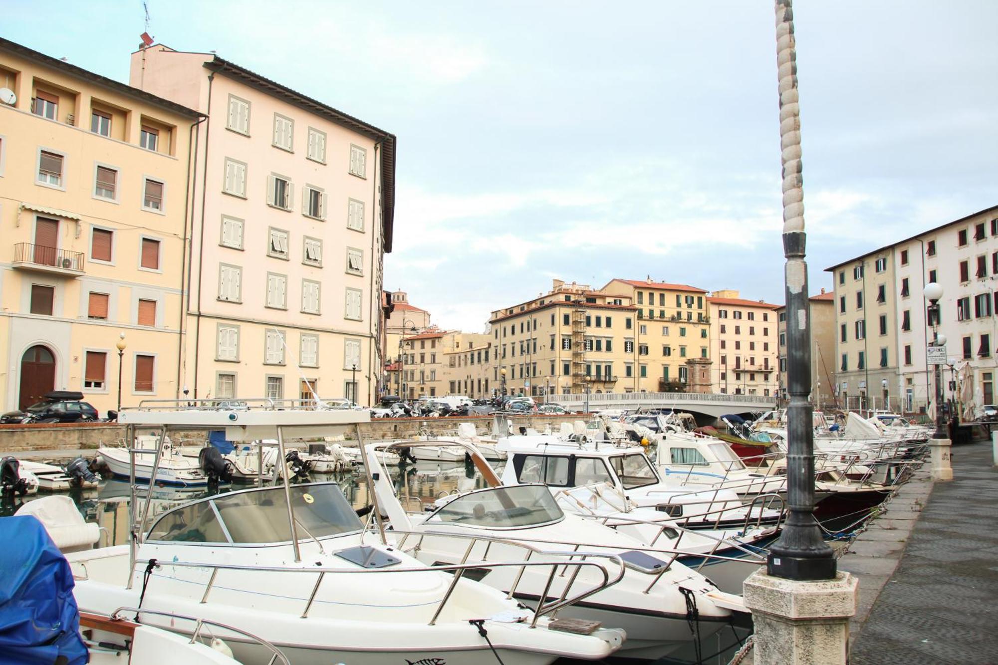 Waterfront Balcony I Grani 2 Resort Style Suite Livorno Ngoại thất bức ảnh