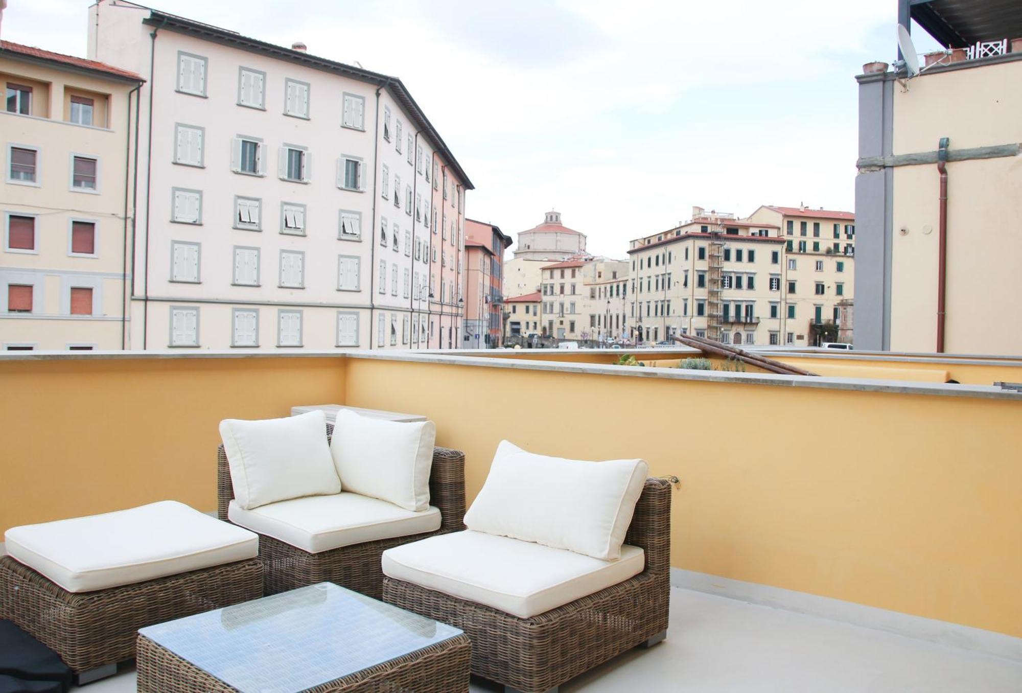 Waterfront Balcony I Grani 2 Resort Style Suite Livorno Ngoại thất bức ảnh