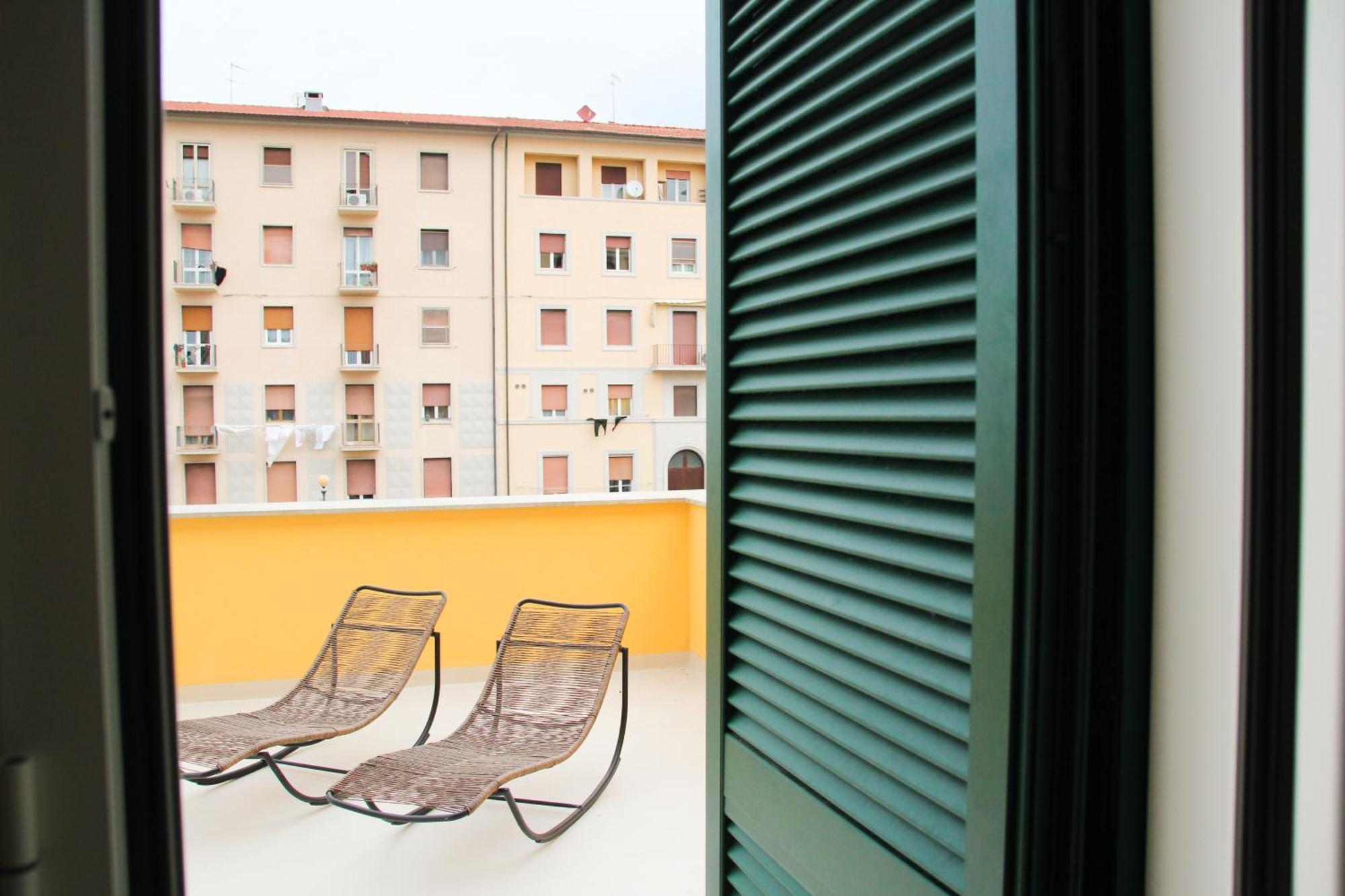 Waterfront Balcony I Grani 2 Resort Style Suite Livorno Ngoại thất bức ảnh