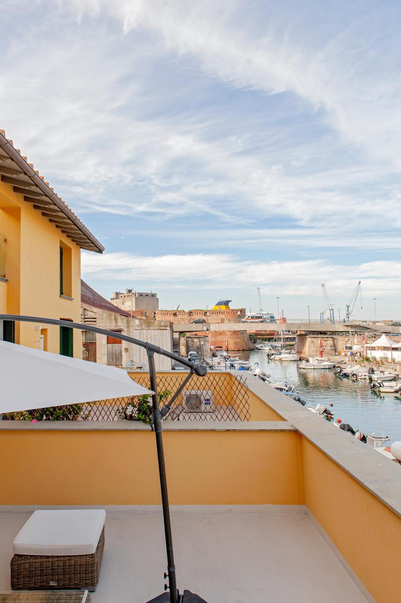 Waterfront Balcony I Grani 2 Resort Style Suite Livorno Ngoại thất bức ảnh