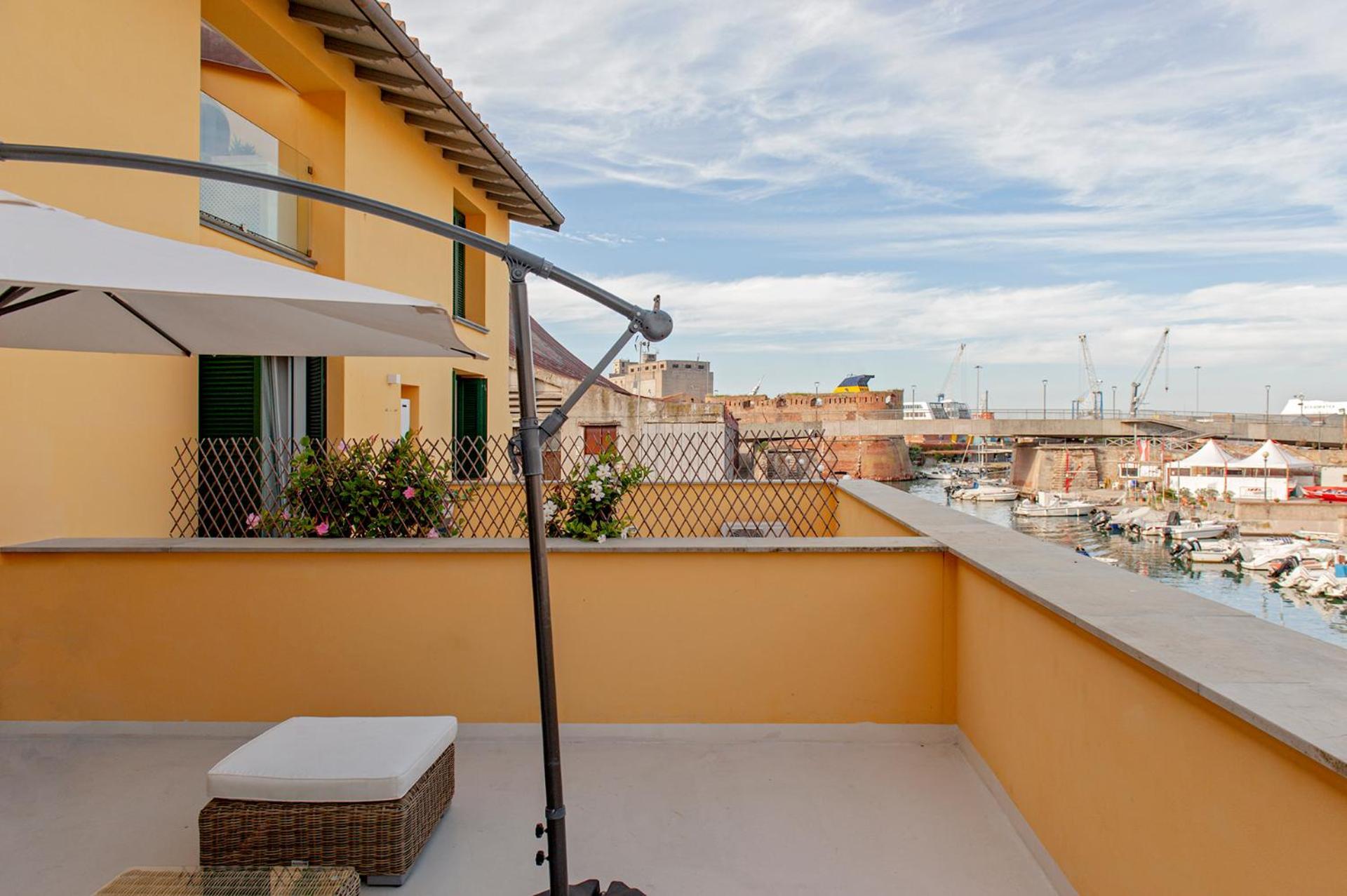 Waterfront Balcony I Grani 2 Resort Style Suite Livorno Ngoại thất bức ảnh